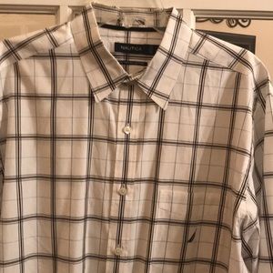 Men’s Nautica shirt